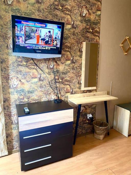 Guest With Living Room, Dining And Kitchen Next To Center Apartament *