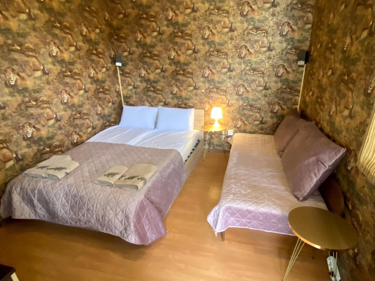 Guest With Living Room, Dining And Kitchen Next To Center Apartament *