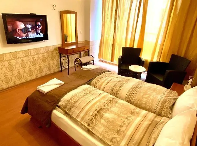 Guest Rooms With Living Room, Dining Room And Kitchen Next To Center Sofia