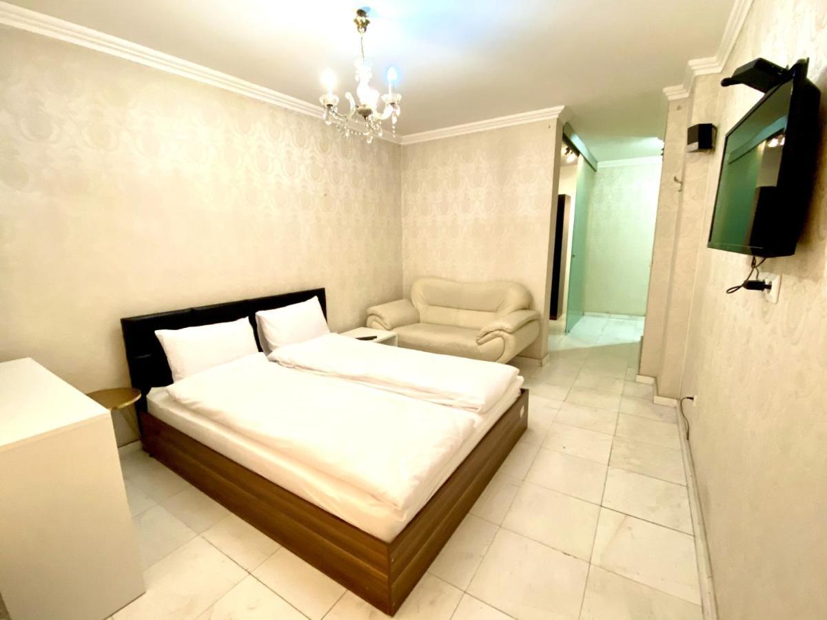Apartament Guest With Living Room, Dining And Kitchen Next To Center *