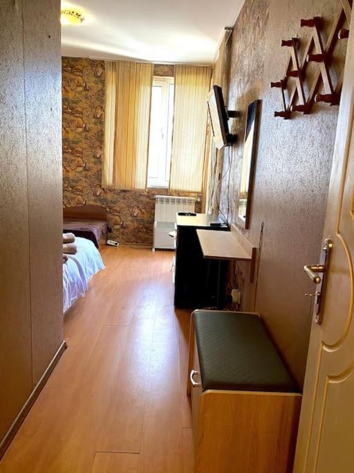 Apartament Guest With Living Room, Dining And Kitchen Next To Center Sofia