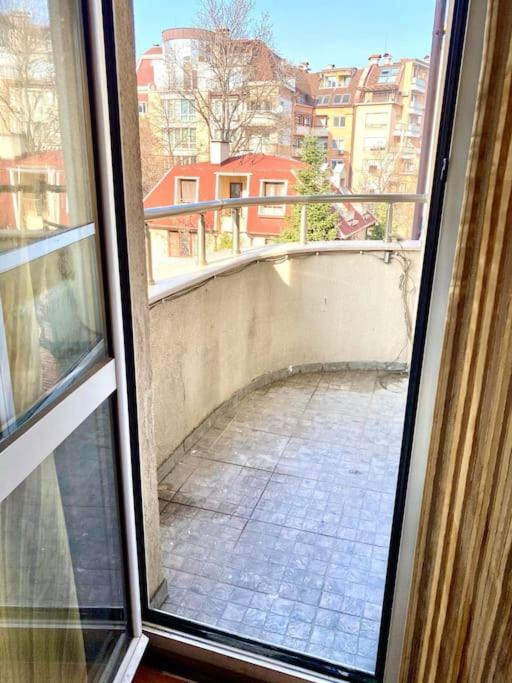 Apartament Guest With Living Room, Dining And Kitchen Next To Center *