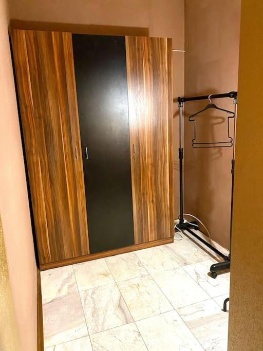 Guest With Living Room, Dining And Kitchen Next To Center Apartament