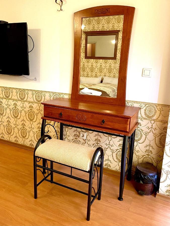 Guest With Living Room, Dining And Kitchen Next To Center Apartament Sofia