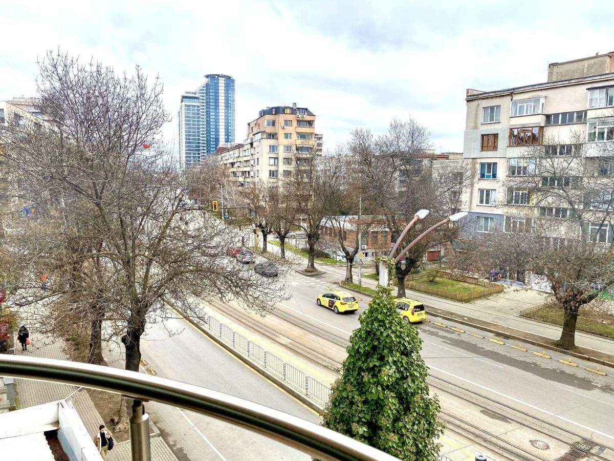Apartament Guest With Living Room, Dining And Kitchen Next To Center