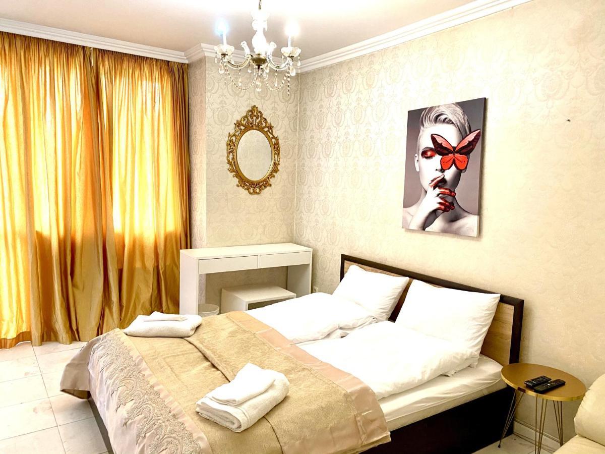 Guest With Living Room, Dining And Kitchen Next To Center Sofia