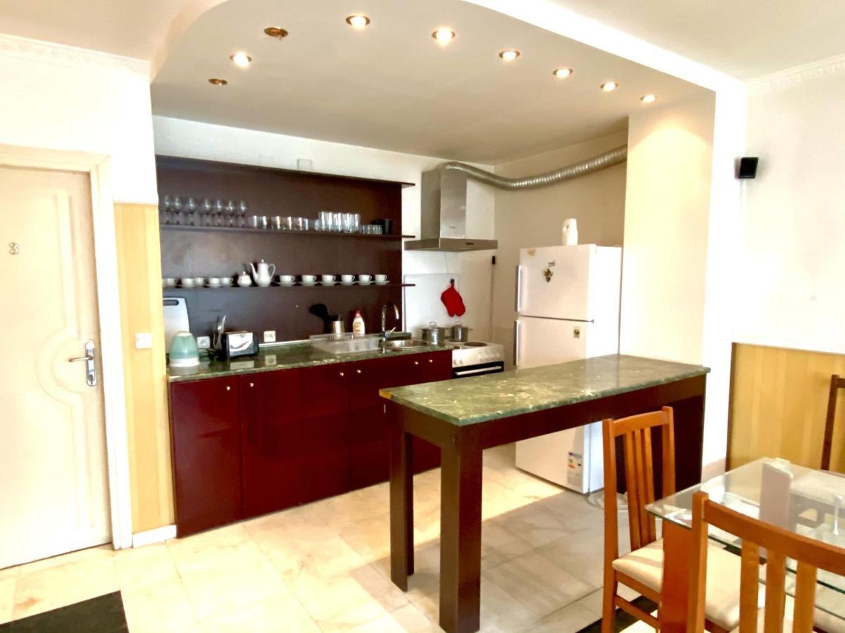 Guest With Living Room, Dining And Kitchen Next To Center