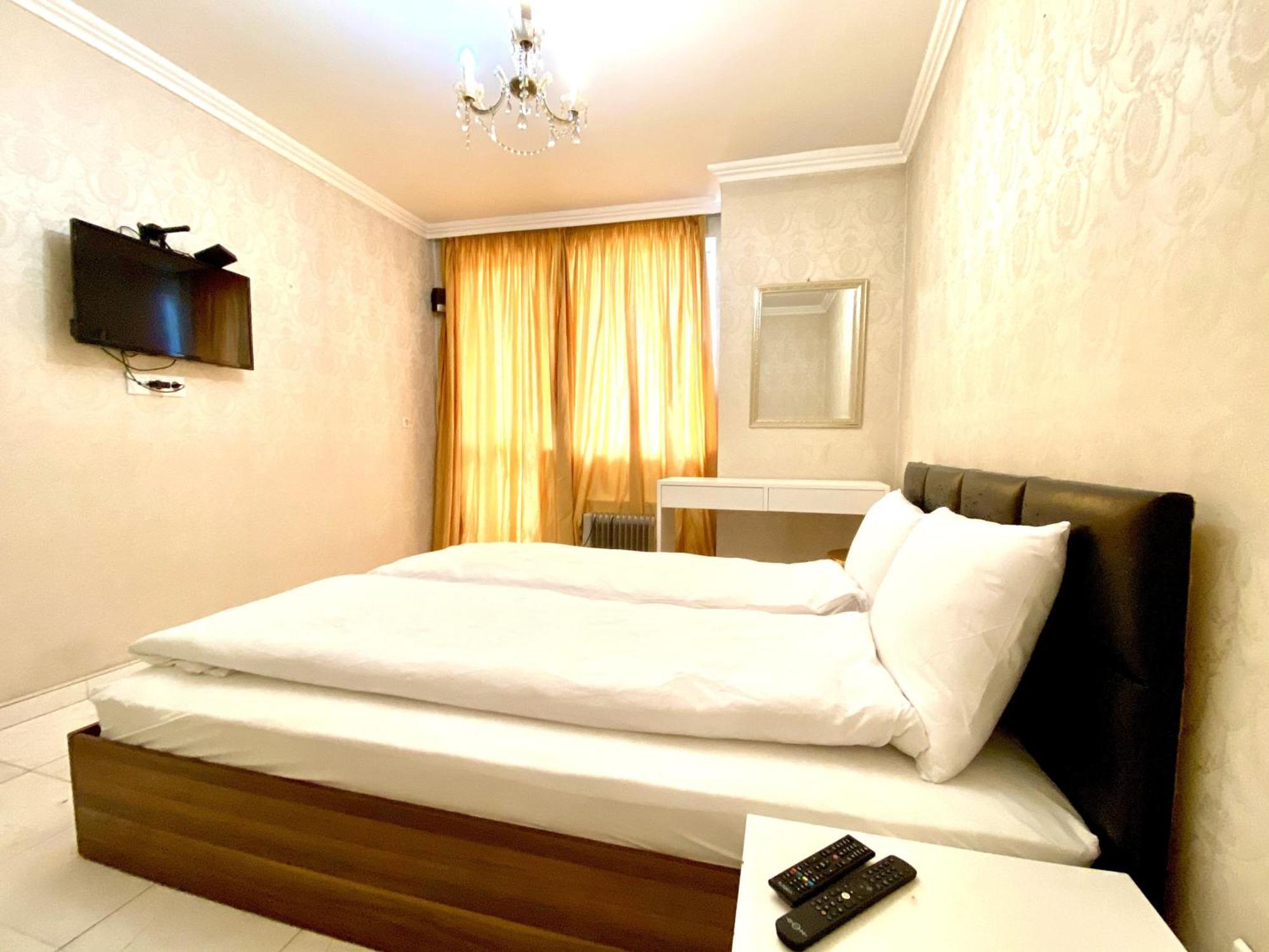Guest With Living Room, Dining And Kitchen Next To Center Sofia